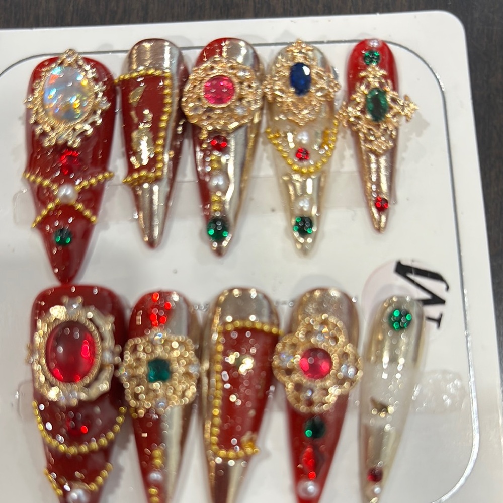 Elegant Red and Gold press on Nail Set